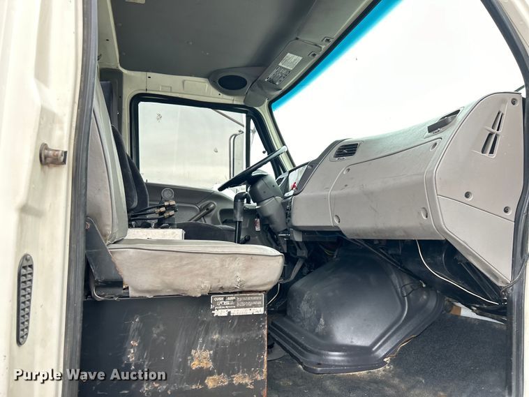 image for item EG1405 1998 Ford LNT8000 water truck