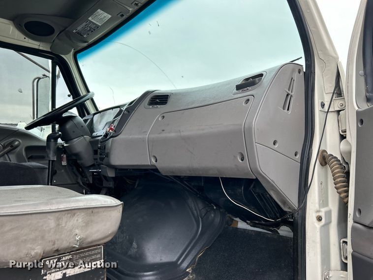 image for item EG1405 1998 Ford LNT8000 water truck