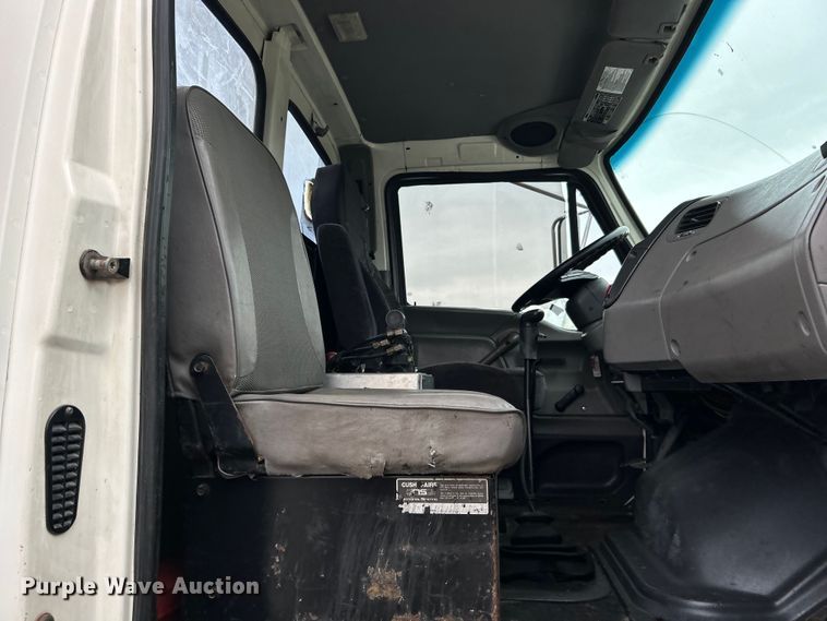 image for item EG1405 1998 Ford LNT8000 water truck