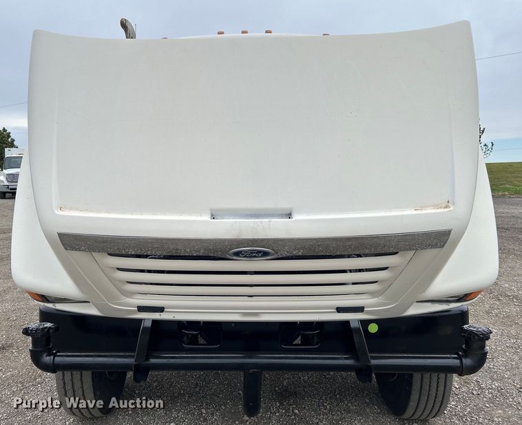 image for item EG1405 1998 Ford LNT8000 water truck