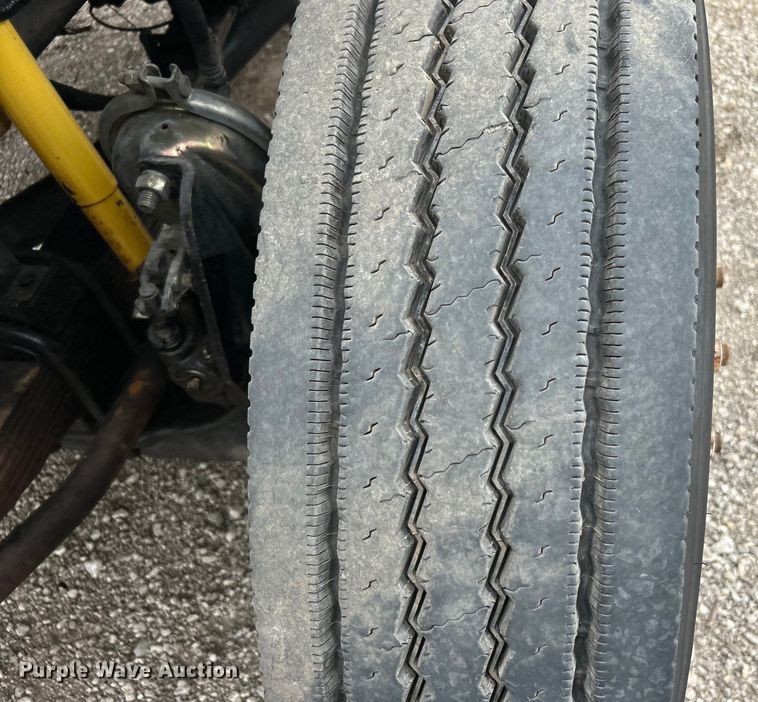 image for item EG1405 1998 Ford LNT8000 water truck