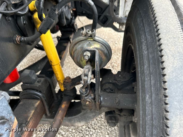 image for item EG1405 1998 Ford LNT8000 water truck