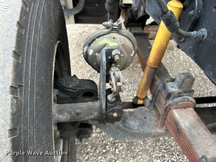 image for item EG1405 1998 Ford LNT8000 water truck