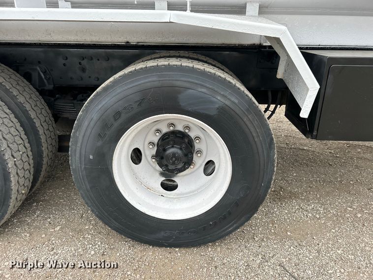 image for item EG1405 1998 Ford LNT8000 water truck