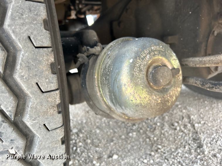 image for item EG1405 1998 Ford LNT8000 water truck