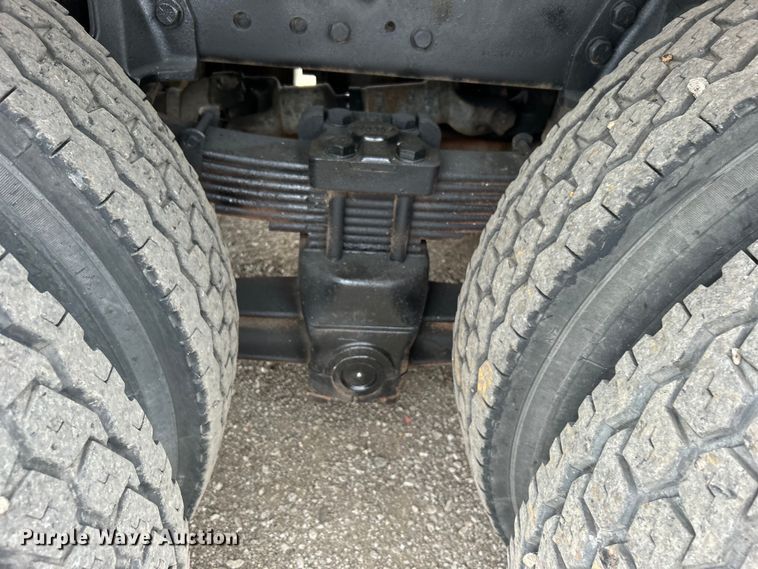 image for item EG1405 1998 Ford LNT8000 water truck