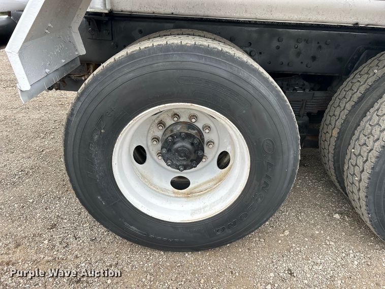 image for item EG1405 1998 Ford LNT8000 water truck