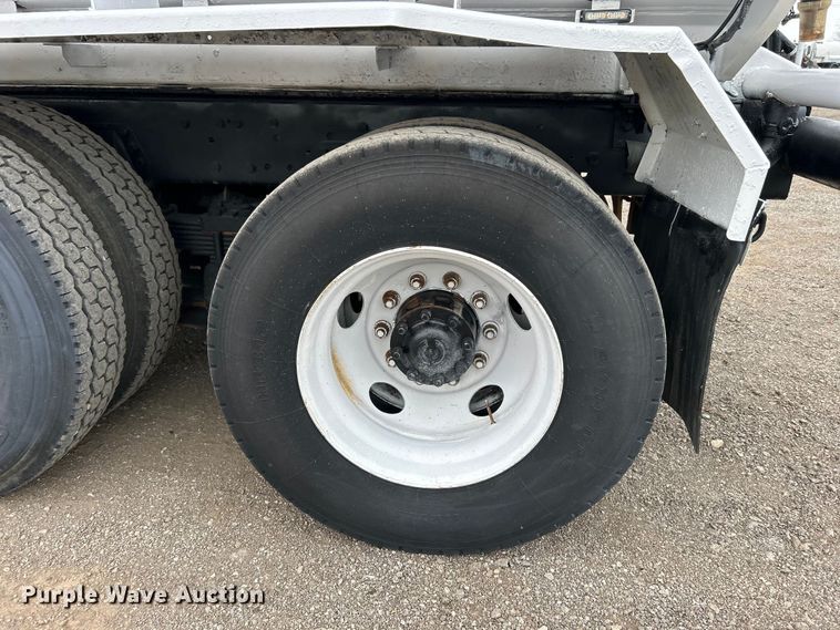 image for item EG1405 1998 Ford LNT8000 water truck