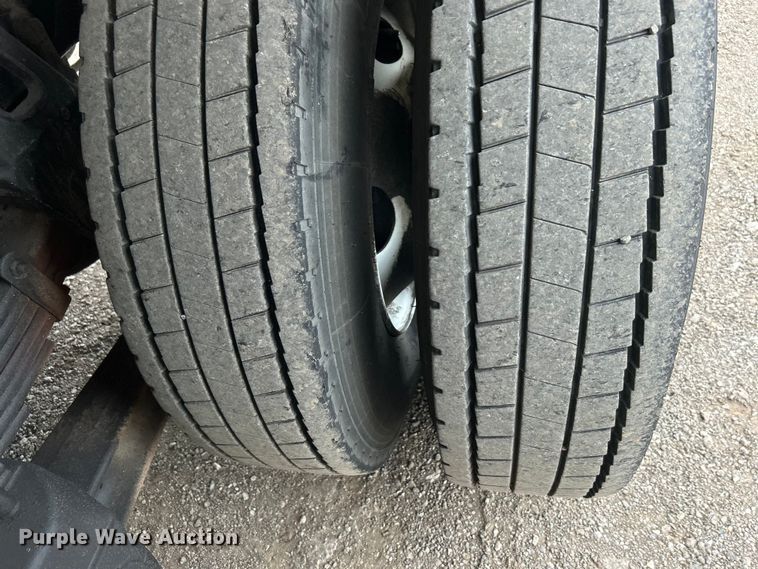 image for item EG1405 1998 Ford LNT8000 water truck