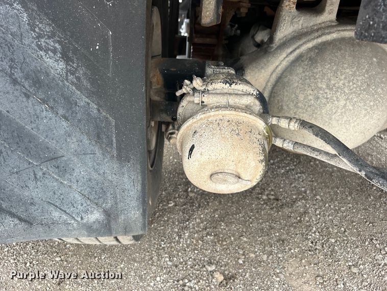 image for item EG1405 1998 Ford LNT8000 water truck