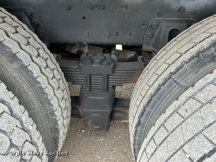 image for item EG1405 1998 Ford LNT8000 water truck