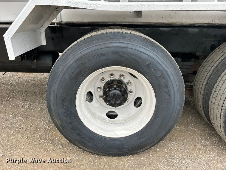 image for item EG1405 1998 Ford LNT8000 water truck