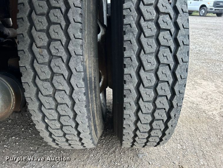 image for item EG1405 1998 Ford LNT8000 water truck