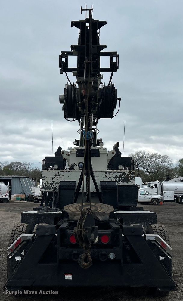 image for item EG1417 2011 Western Star 4900FA crane truck