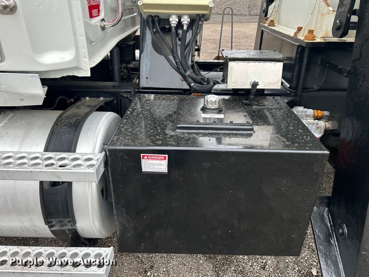 image for item EG1417 2011 Western Star 4900FA crane truck