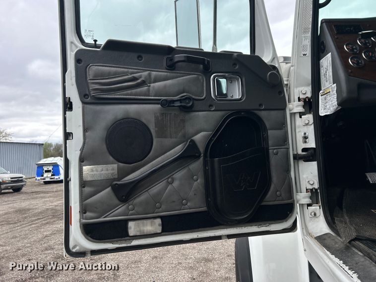 image for item EG1417 2011 Western Star 4900FA crane truck