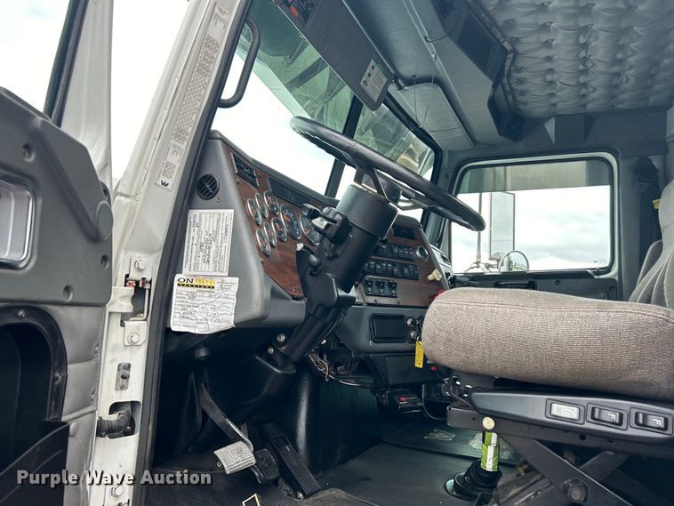 image for item EG1417 2011 Western Star 4900FA crane truck