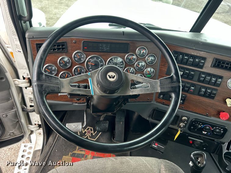 image for item EG1417 2011 Western Star 4900FA crane truck