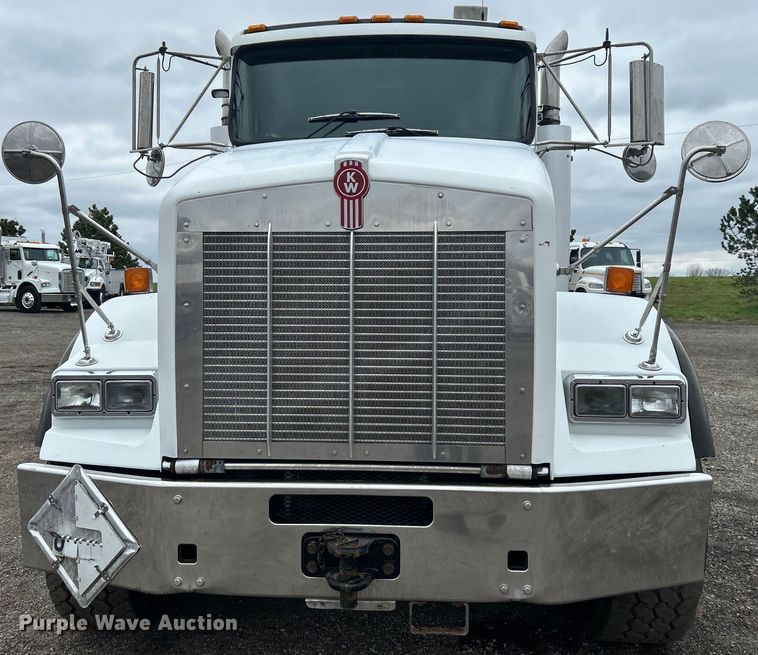 image for item EG1419 2007 Kenworth T800 fuel truck