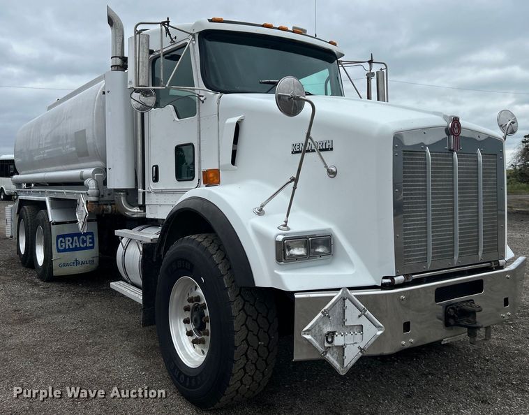 image for item EG1419 2007 Kenworth T800 fuel truck