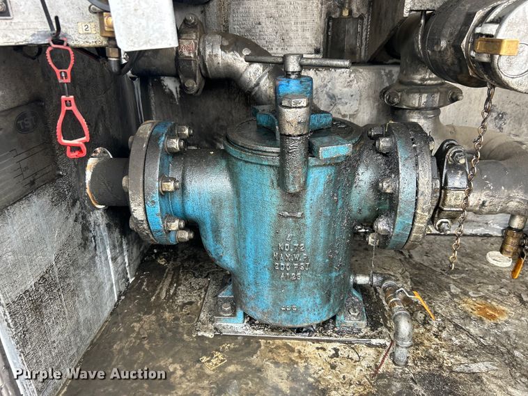 image for item EG1419 2007 Kenworth T800 fuel truck