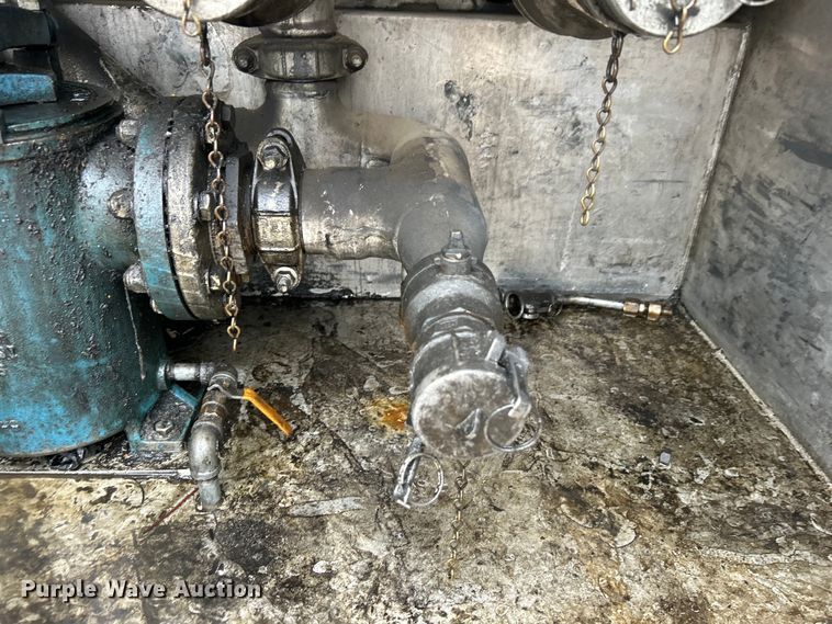 image for item EG1419 2007 Kenworth T800 fuel truck