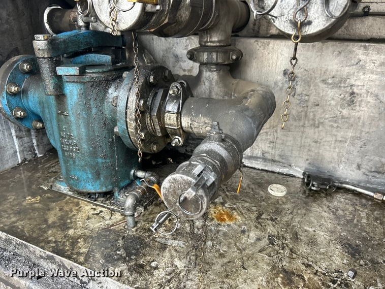 image for item EG1419 2007 Kenworth T800 fuel truck