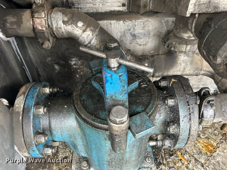 image for item EG1419 2007 Kenworth T800 fuel truck