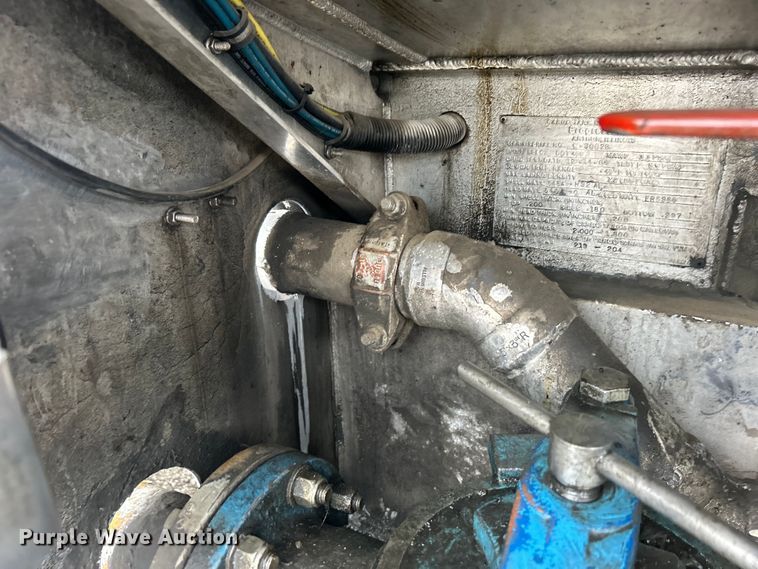 image for item EG1419 2007 Kenworth T800 fuel truck