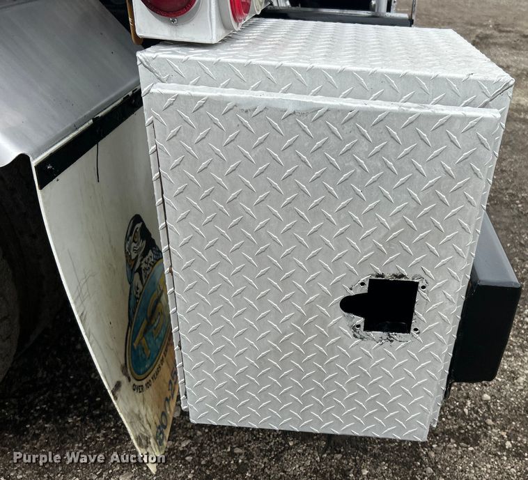 image for item EG1419 2007 Kenworth T800 fuel truck