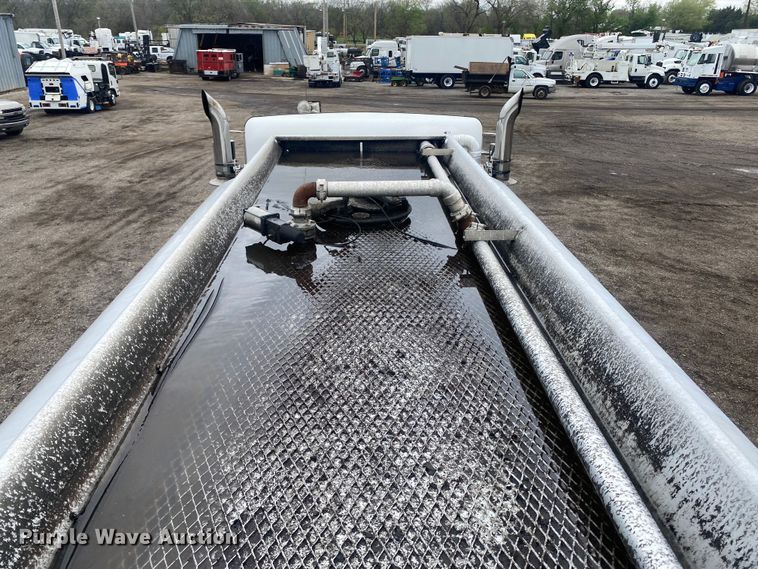 image for item EG1419 2007 Kenworth T800 fuel truck