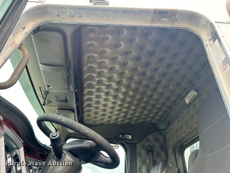 image for item EG1419 2007 Kenworth T800 fuel truck