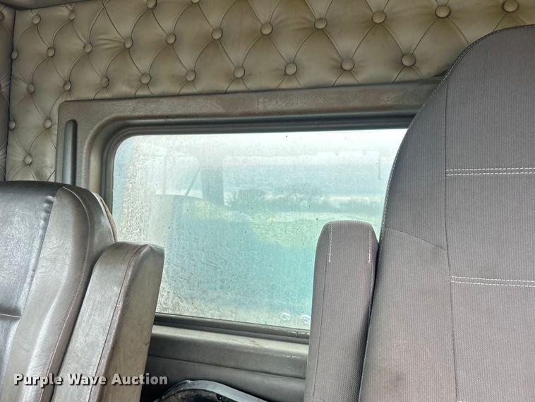 image for item EG1419 2007 Kenworth T800 fuel truck