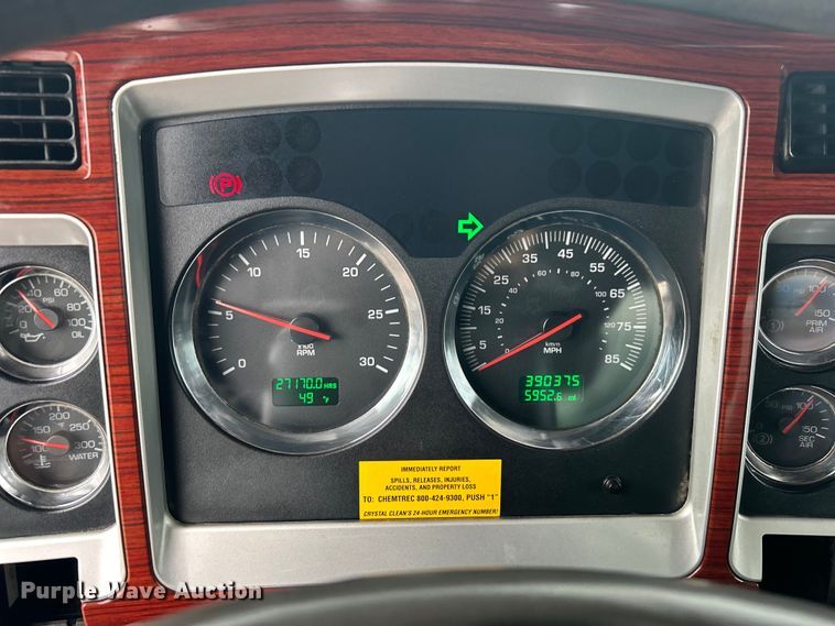 image for item EG1419 2007 Kenworth T800 fuel truck