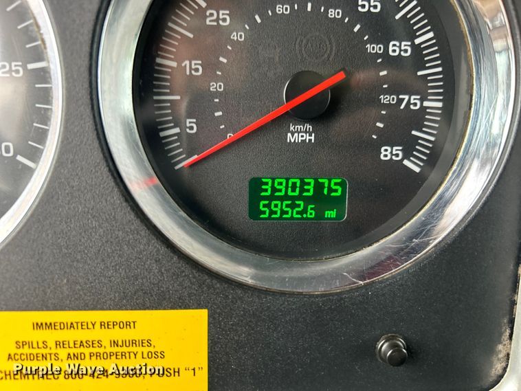 image for item EG1419 2007 Kenworth T800 fuel truck