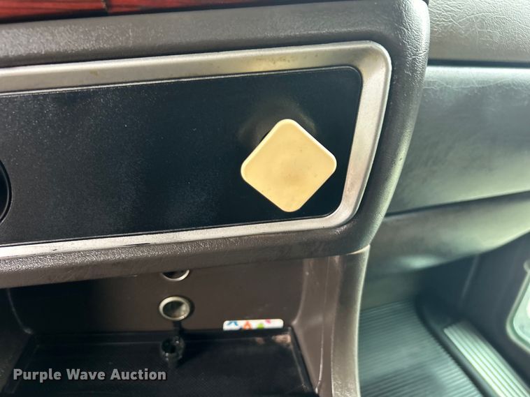 image for item EG1419 2007 Kenworth T800 fuel truck