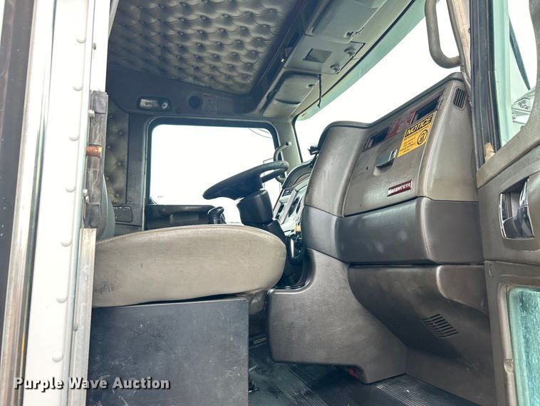 image for item EG1419 2007 Kenworth T800 fuel truck