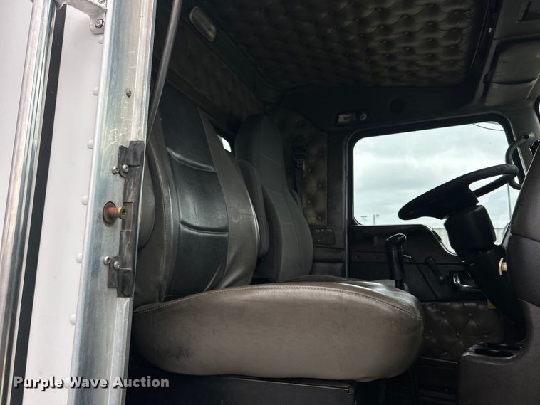 image for item EG1419 2007 Kenworth T800 fuel truck