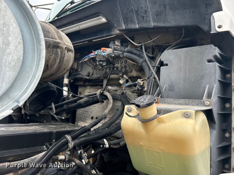 image for item EG1419 2007 Kenworth T800 fuel truck