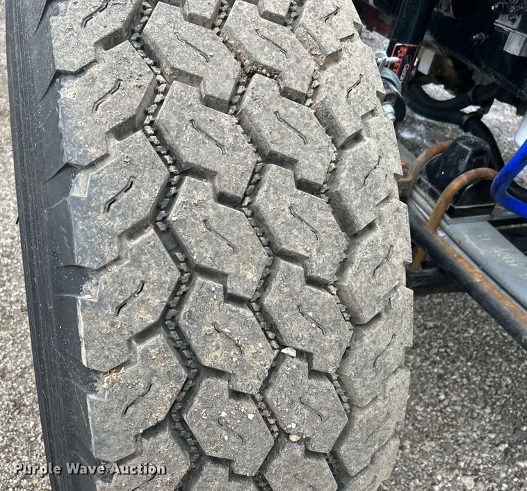 image for item EG1419 2007 Kenworth T800 fuel truck