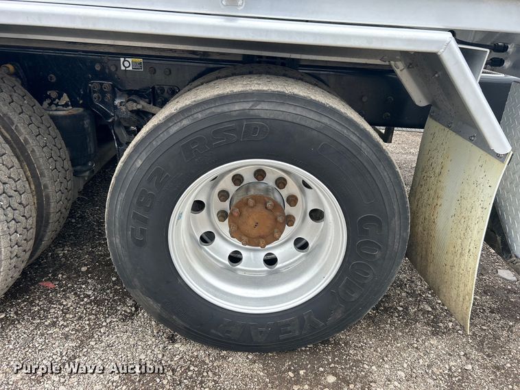 image for item EG1419 2007 Kenworth T800 fuel truck