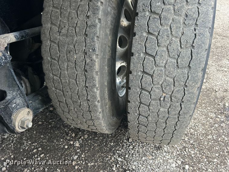 image for item EG1419 2007 Kenworth T800 fuel truck