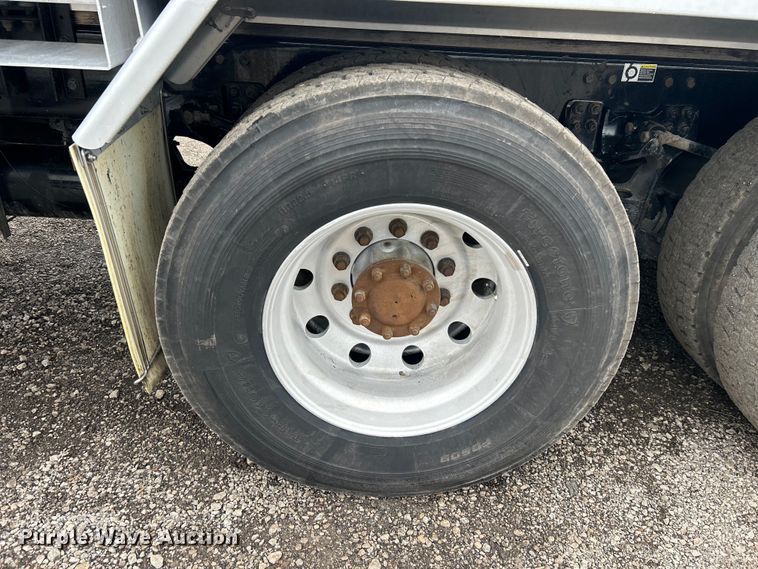 image for item EG1419 2007 Kenworth T800 fuel truck