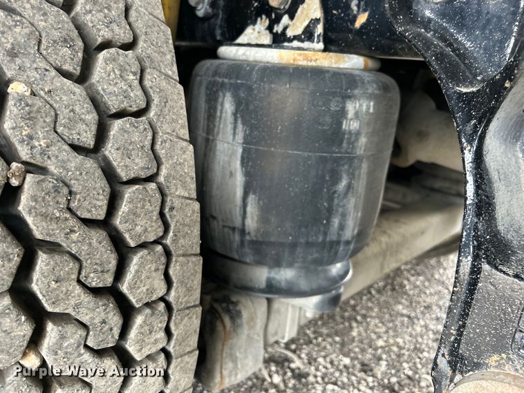 image for item EG1419 2007 Kenworth T800 fuel truck