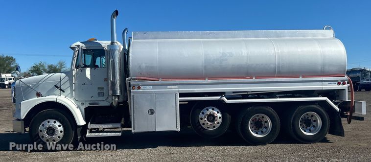 image for item EG1422 2004 Freightliner  fuel truck