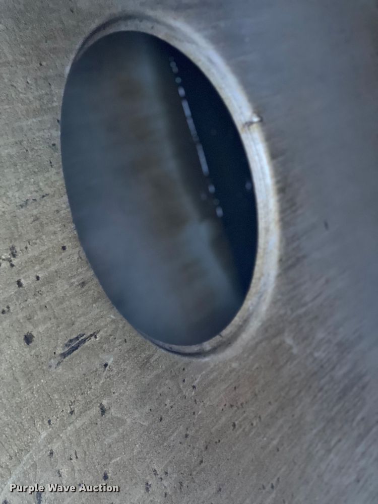 image for item EG1422 2004 Freightliner  fuel truck