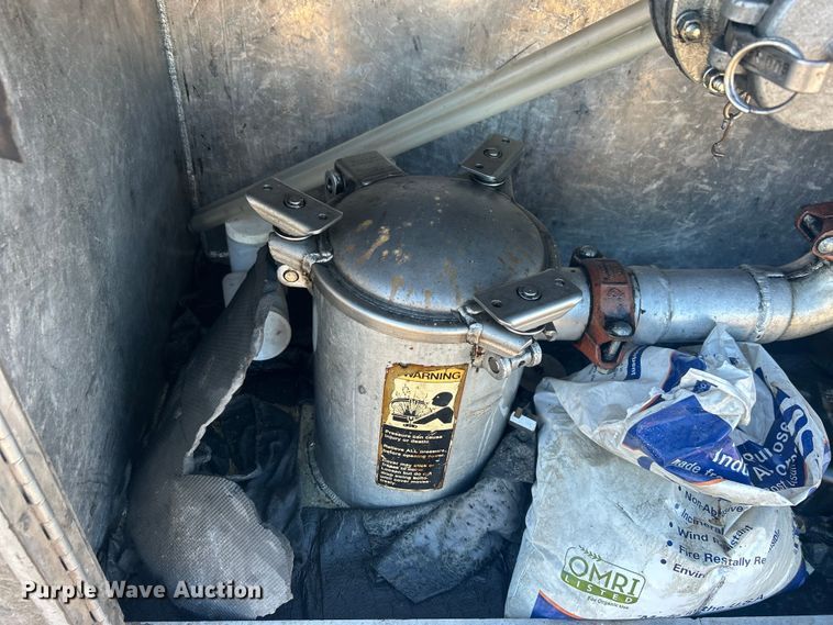 image for item EG1422 2004 Freightliner  fuel truck