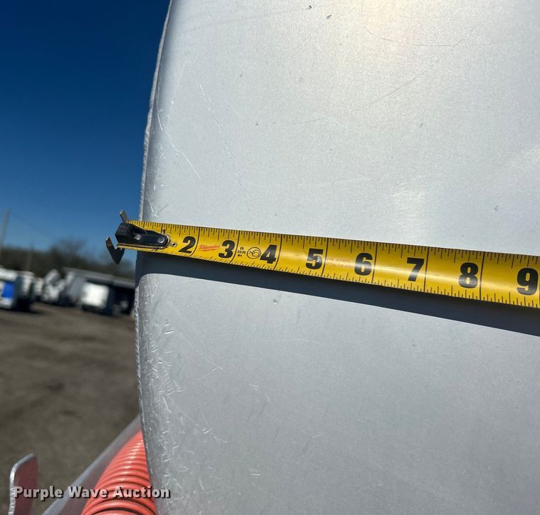 image for item EG1422 2004 Freightliner  fuel truck