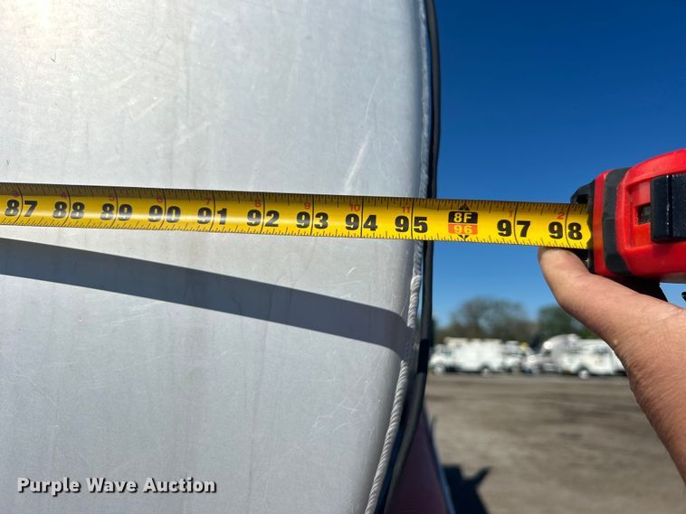 image for item EG1422 2004 Freightliner  fuel truck