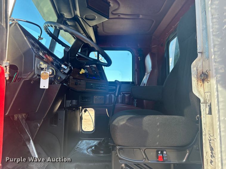 image for item EG1422 2004 Freightliner  fuel truck